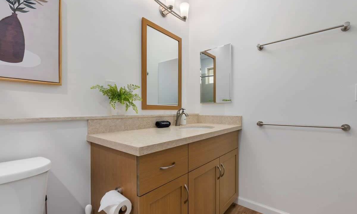 Photo of Bathroom in Makaha Valley