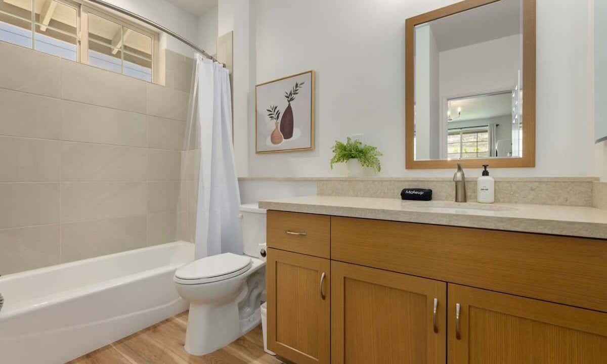 Photo of Bathroom in Makaha Valley