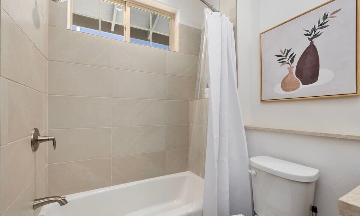 Photo of Bathroom in Makaha Valley