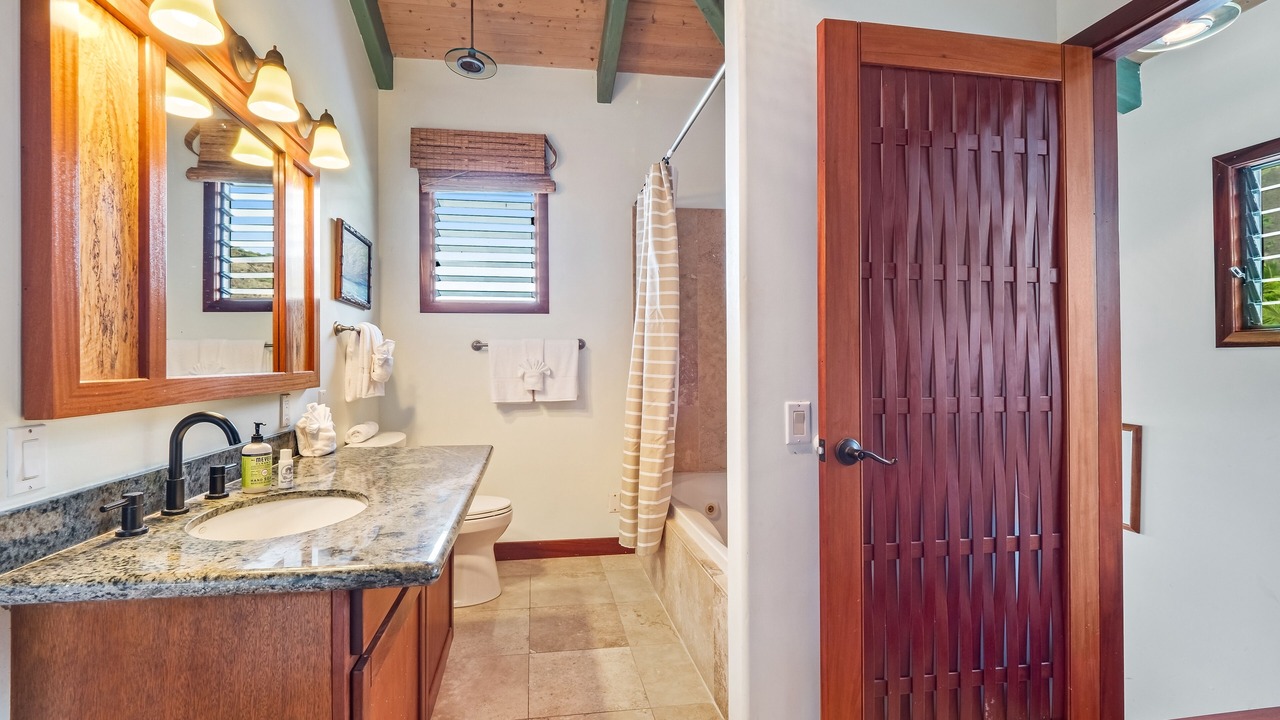Photo of Bathroom in Honaunau-Napoopoo