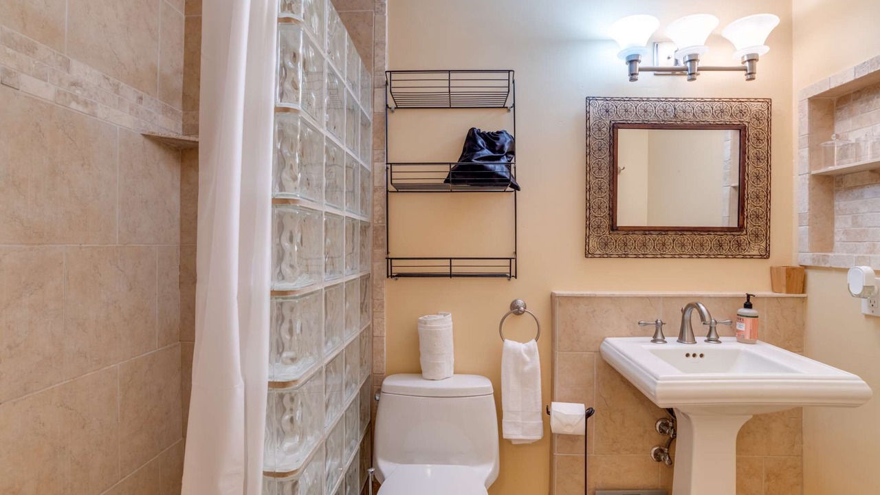 Photo of Bathroom in Maalaea