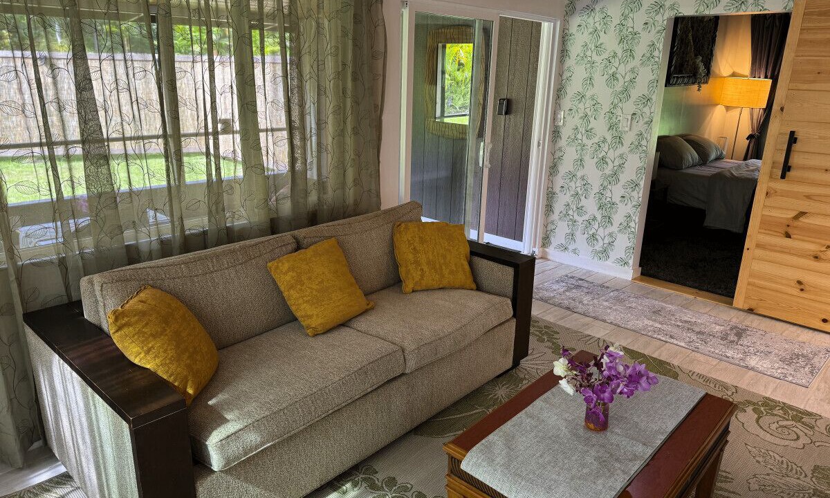 Photo of Livingroom in Leilani Estates