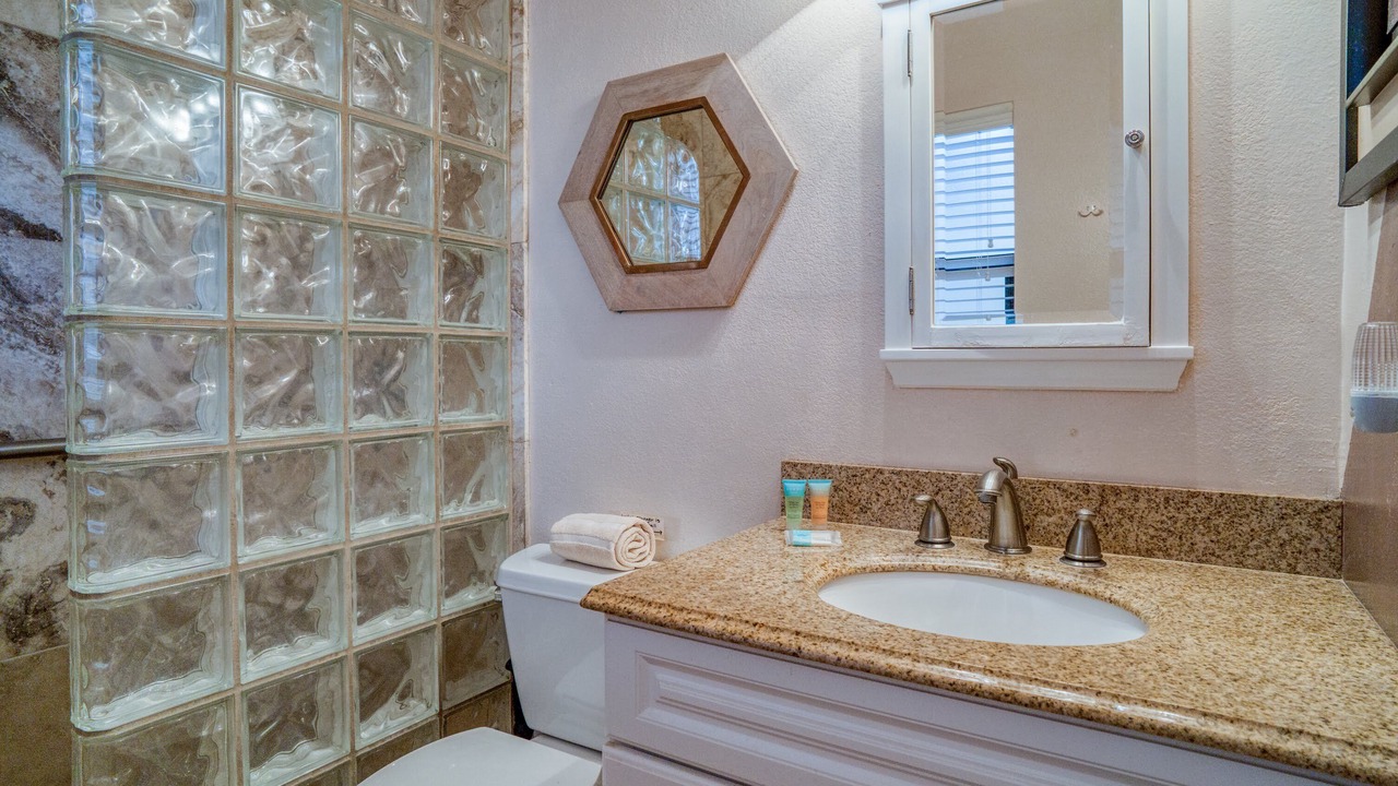 Photo of Bathroom in Maalaea