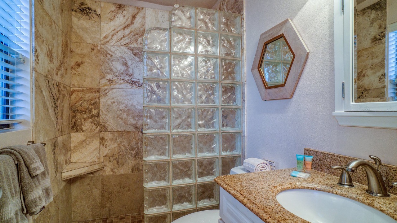 Photo of Bathroom in Maalaea