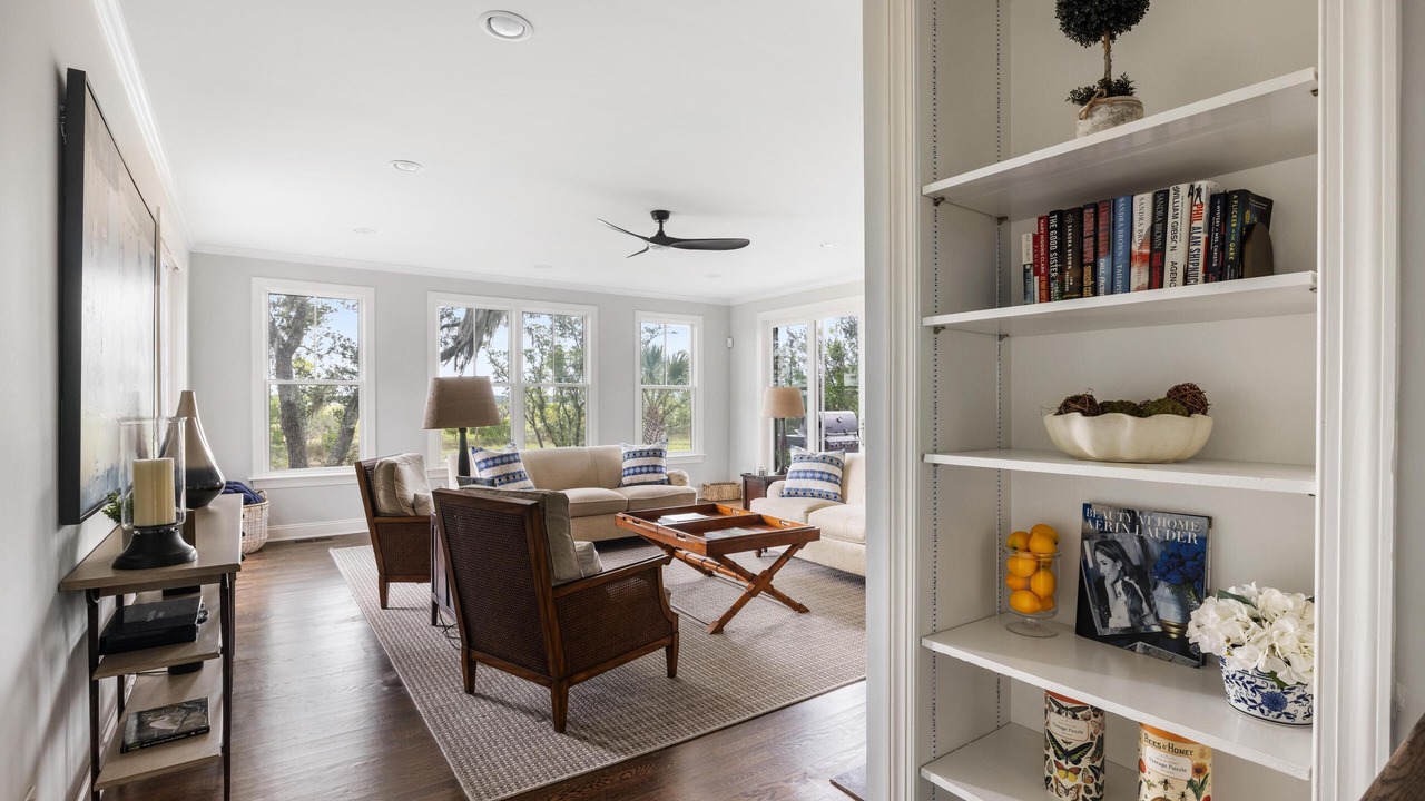 Photo of Livingroom in Vanderhorst Plantation