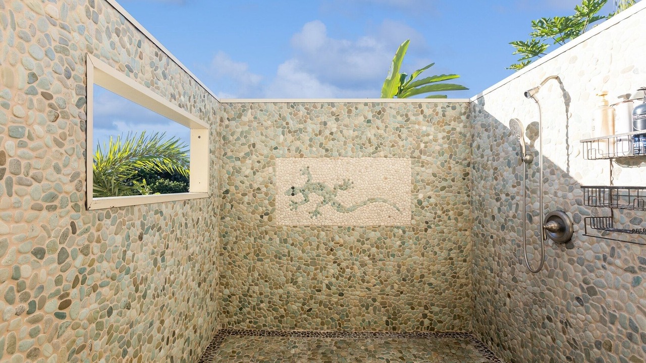Photo of Bathroom in Kalaoa
