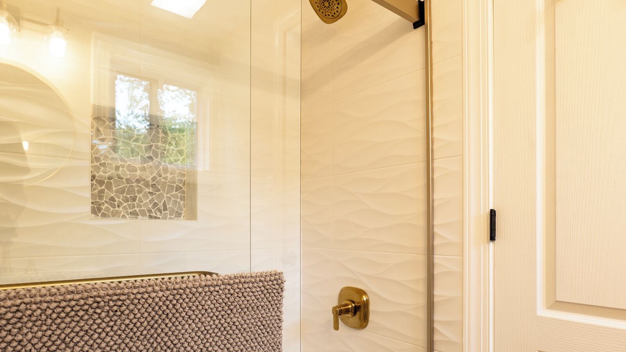 Photo of Bathroom in Colonial Beach