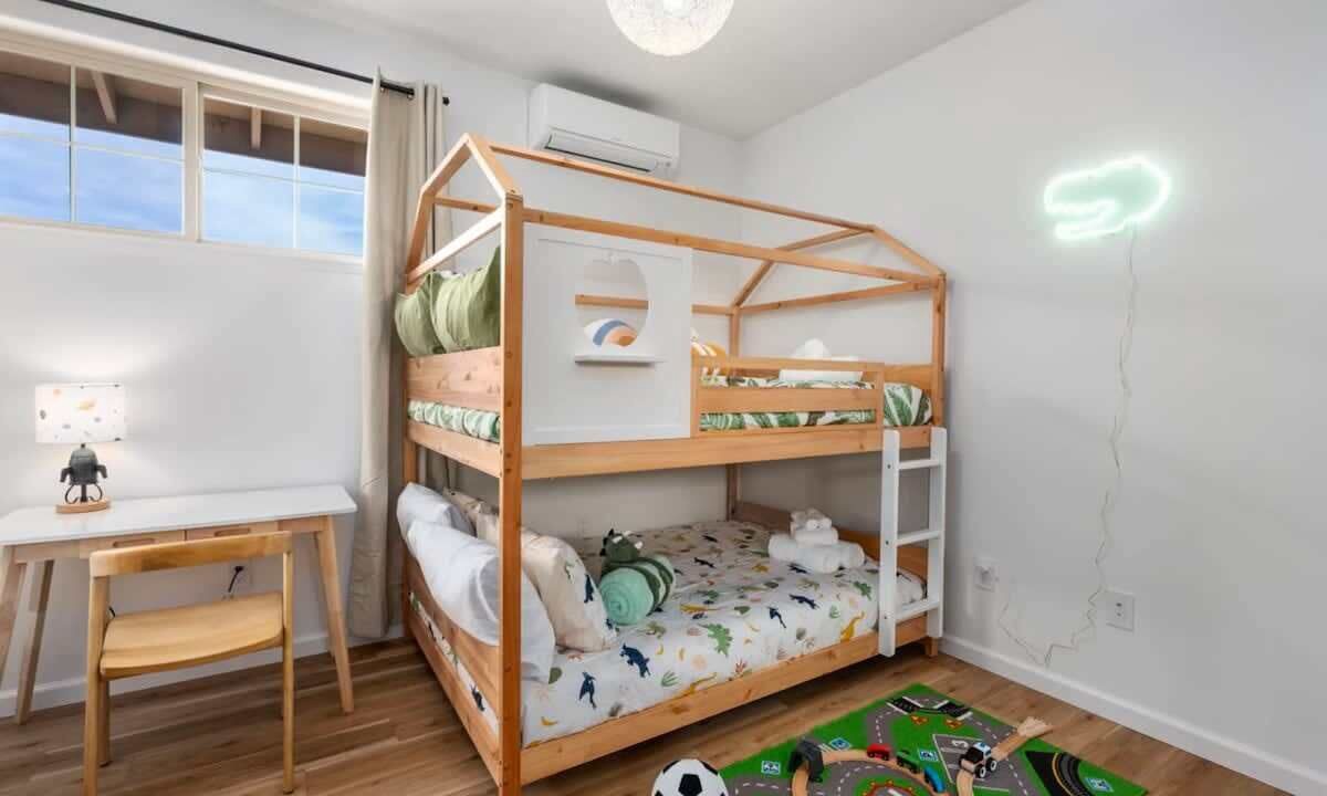 Photo of Bedroom in Makaha Valley