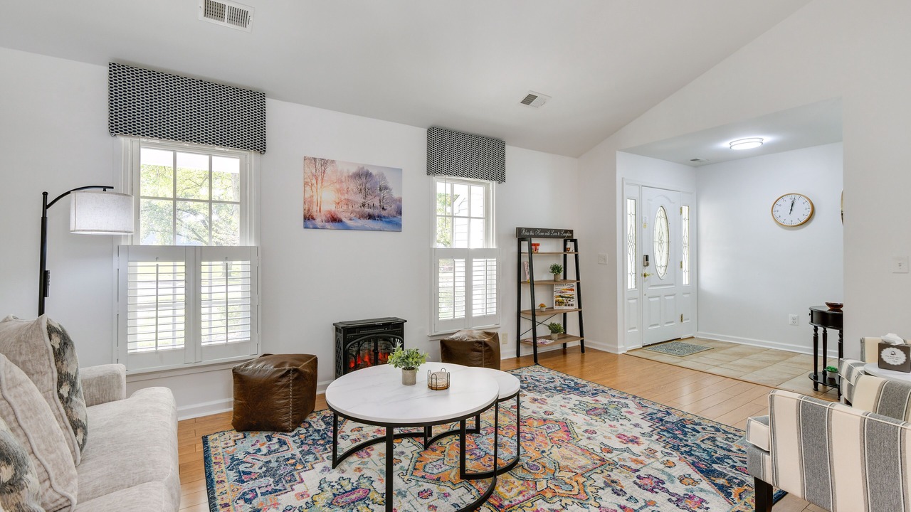 Photo of Livingroom in Crofton