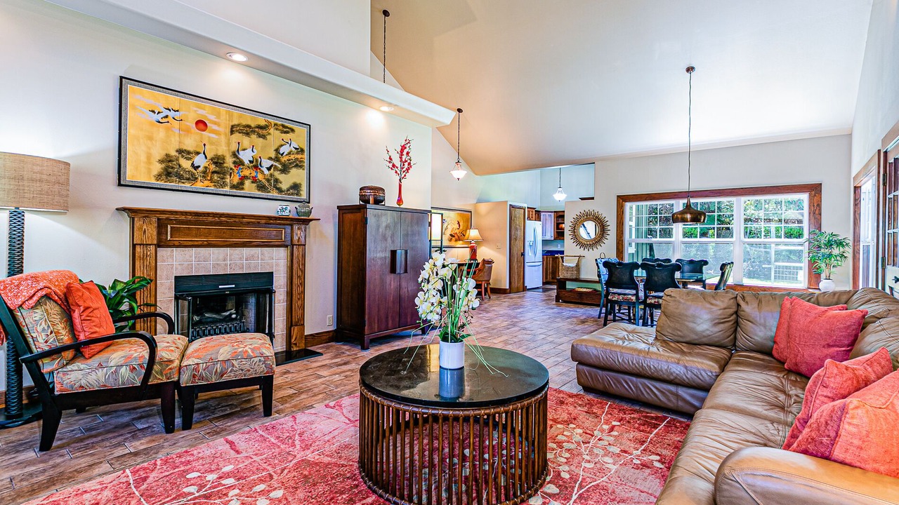 Photo of Livingroom in Royal Hawaiian Estates