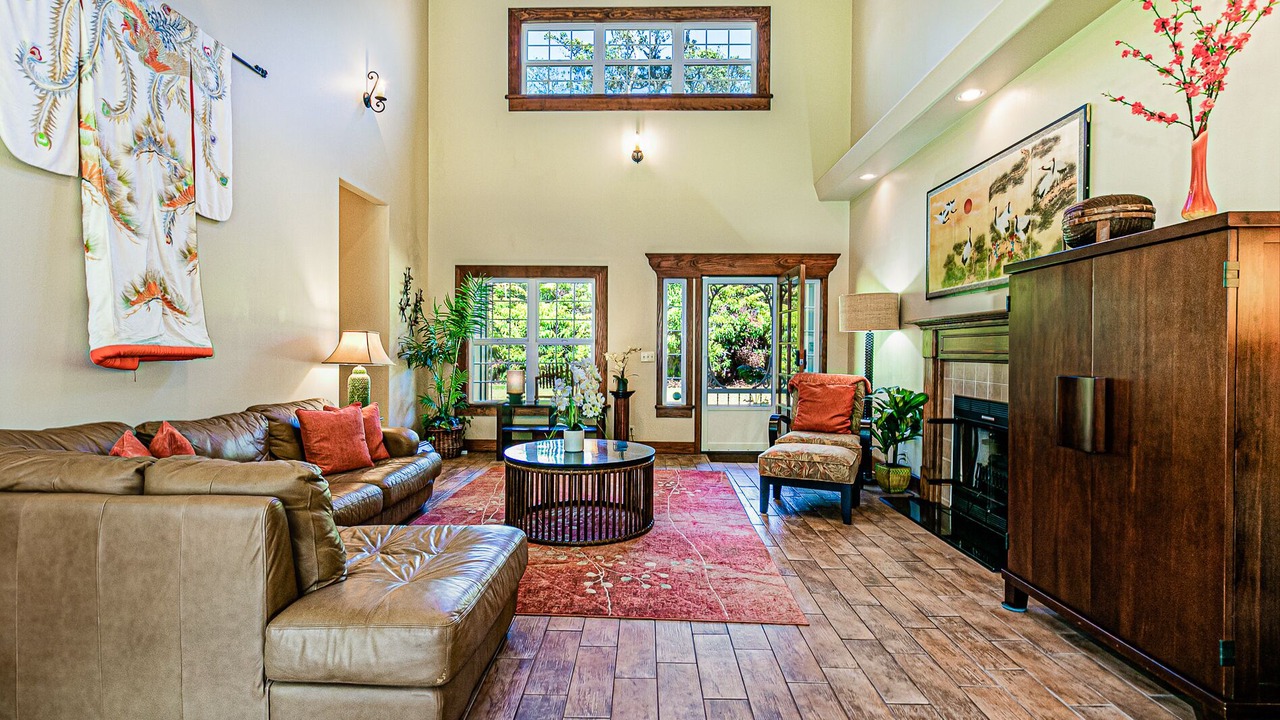 Photo of Livingroom in Royal Hawaiian Estates