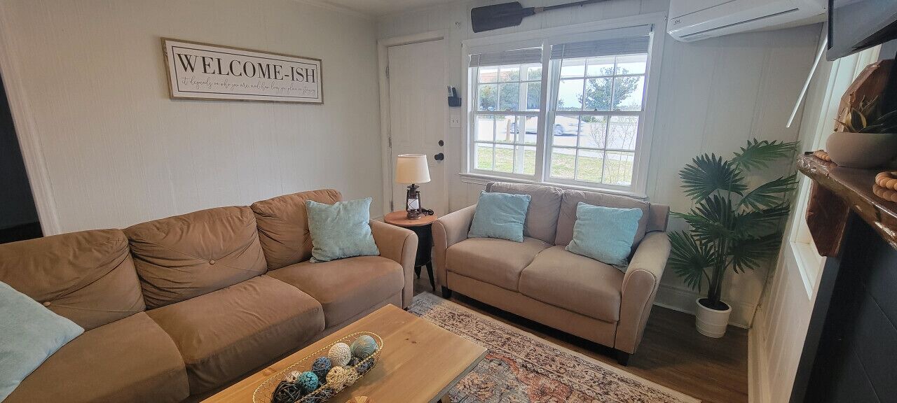 Photo of Livingroom in Cedar Point
