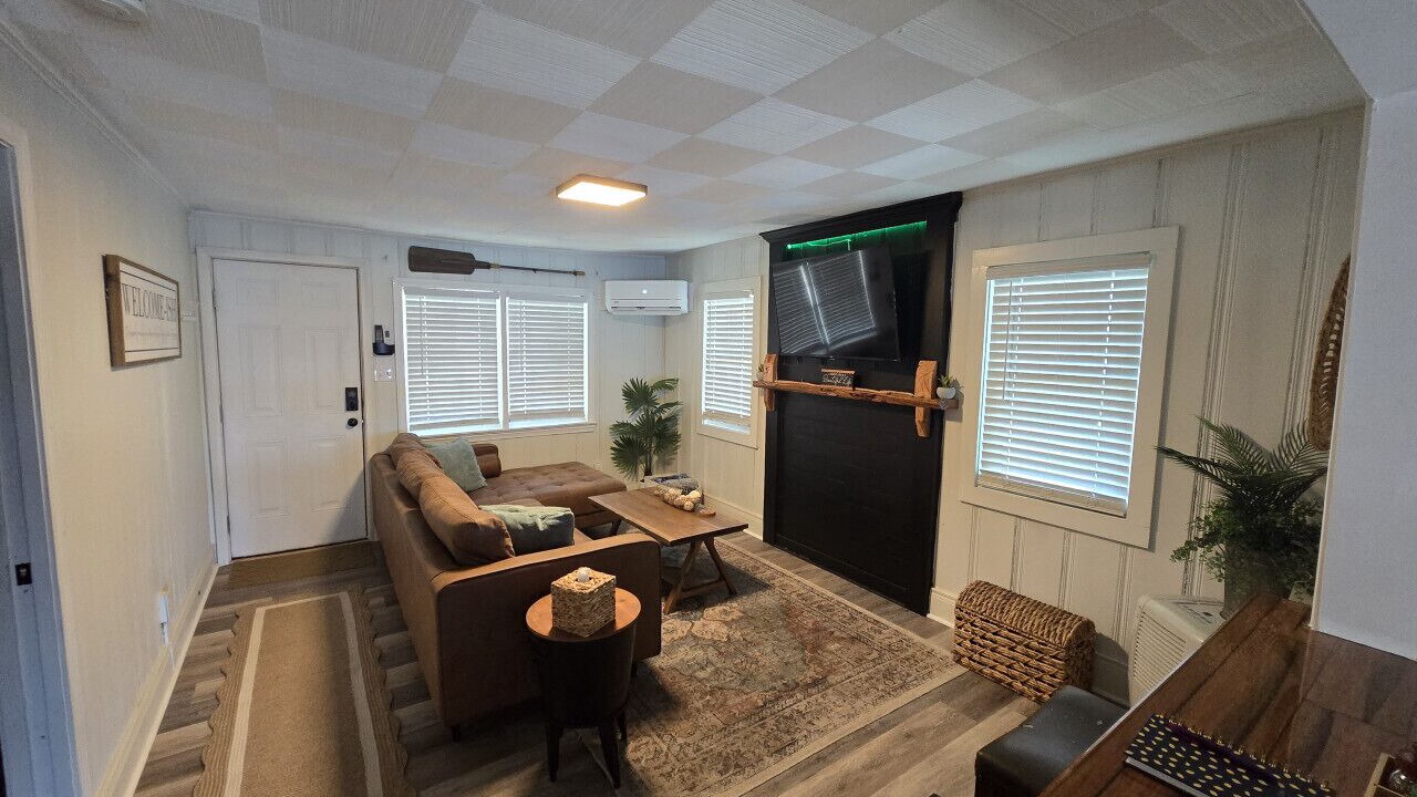 Photo of Livingroom in Cedar Point