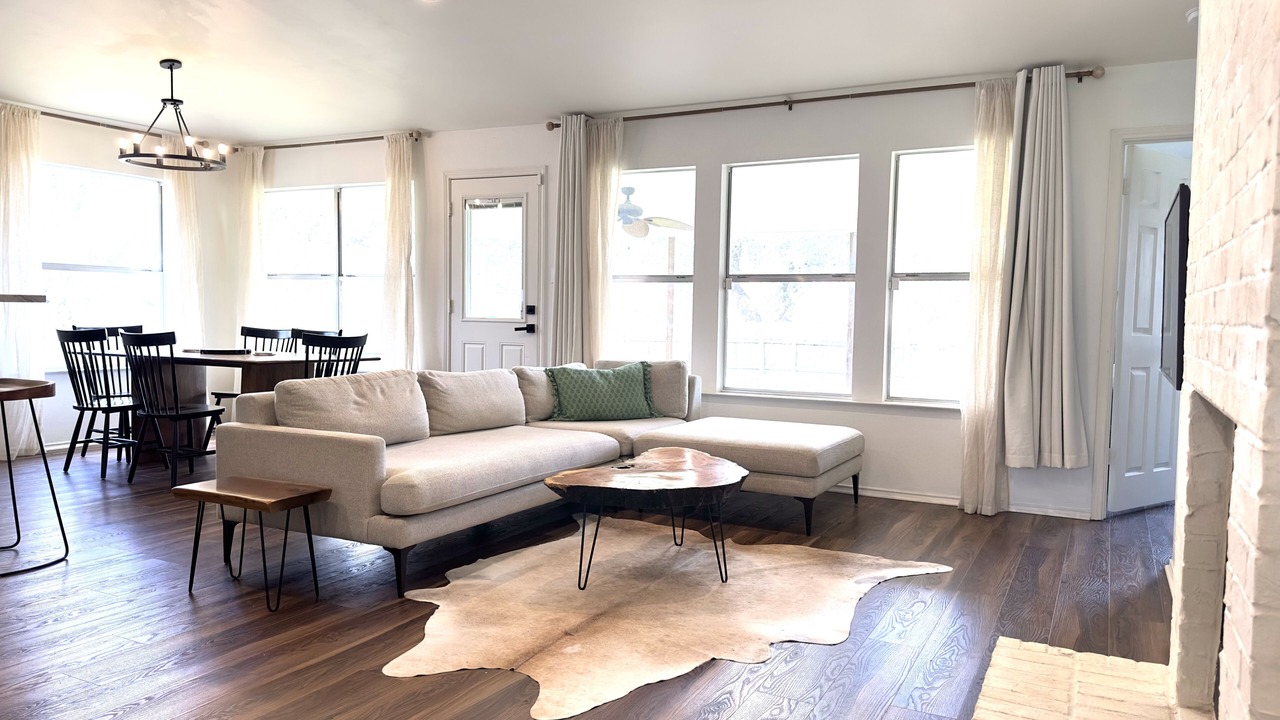 Photo of Livingroom in McNeil