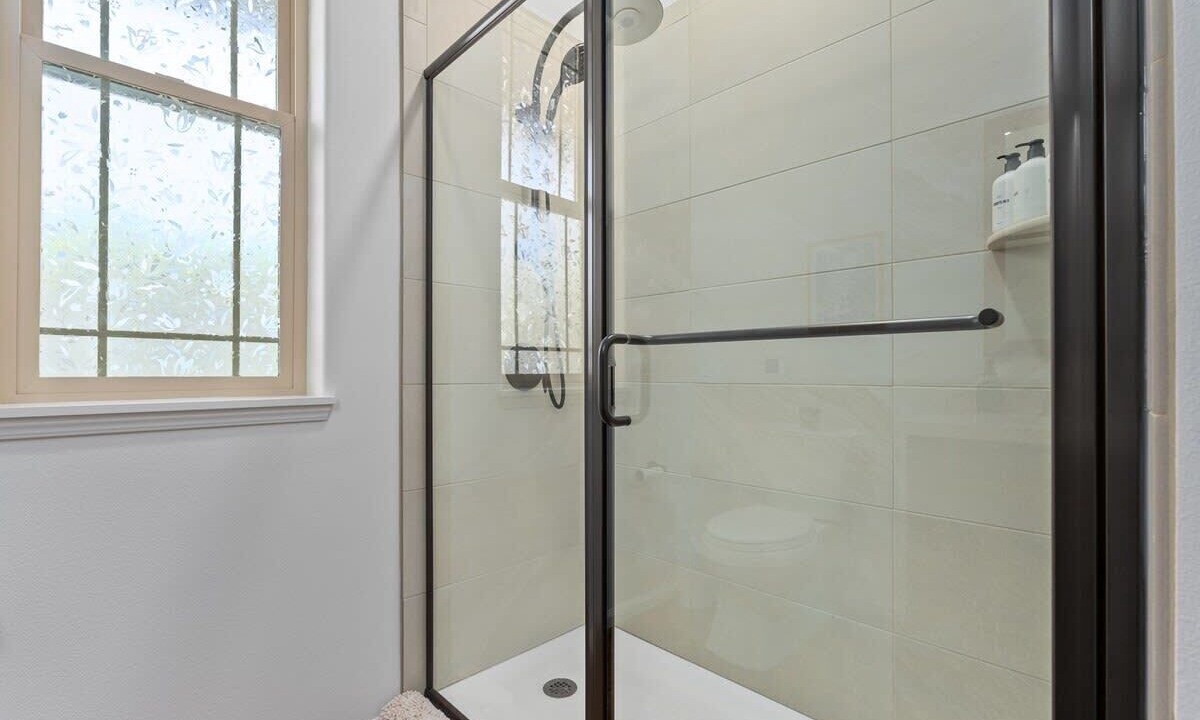 Photo of Bathroom in Makaha Valley