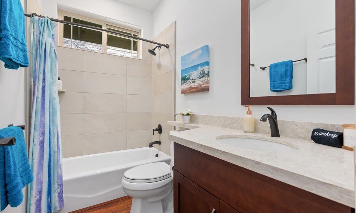 Photo of Bathroom in Makaha Valley
