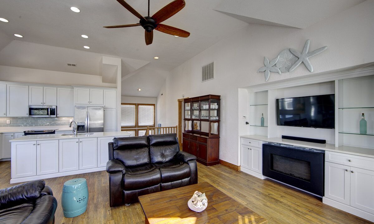 Photo of Livingroom in Monteray Shores