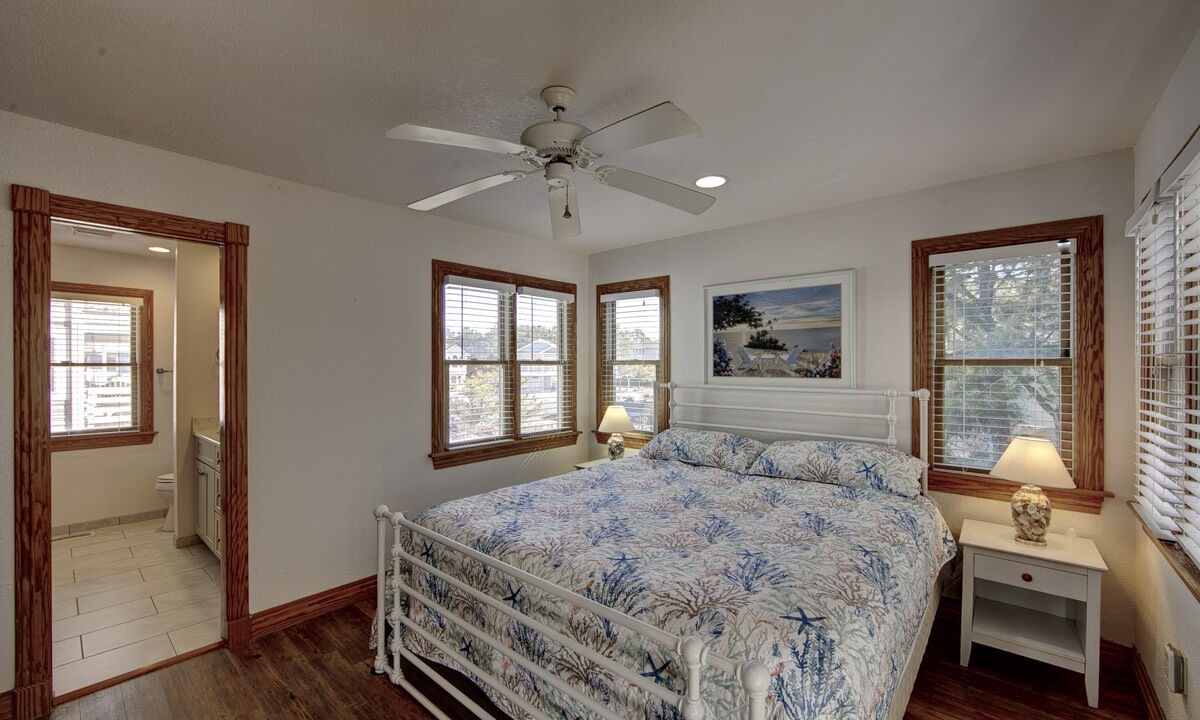 Photo of Bedroom in Monteray Shores