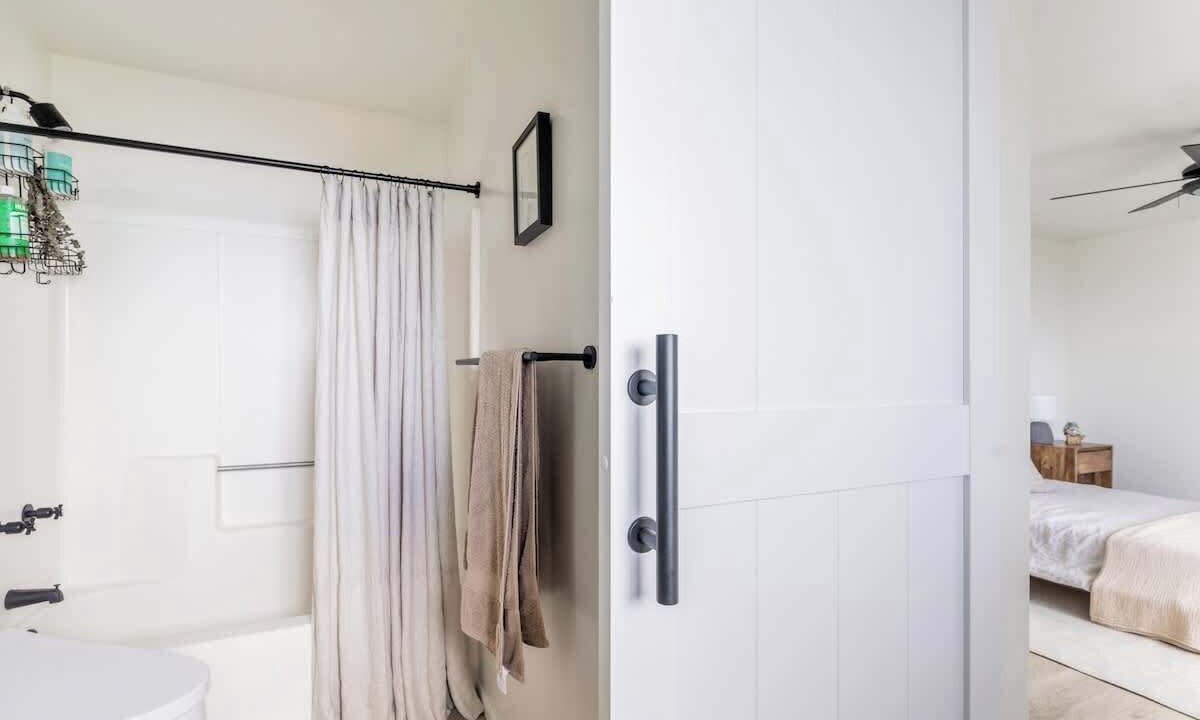 Photo of Bathroom in Kealakekua