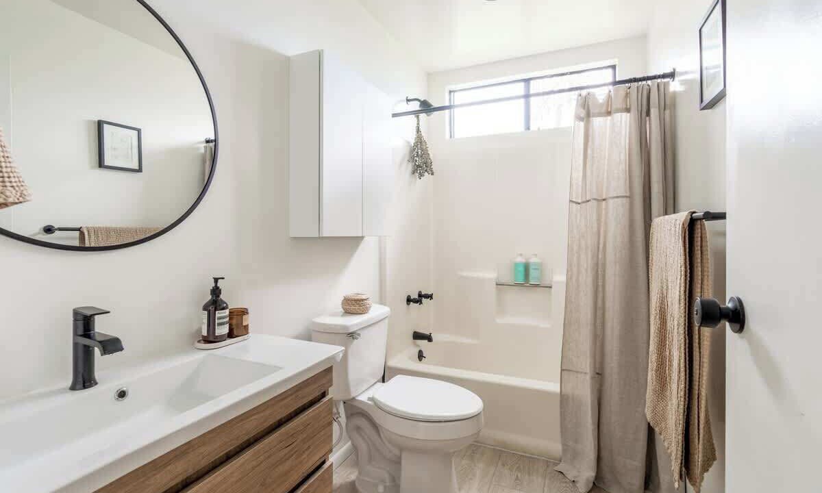 Photo of Bathroom in Kealakekua