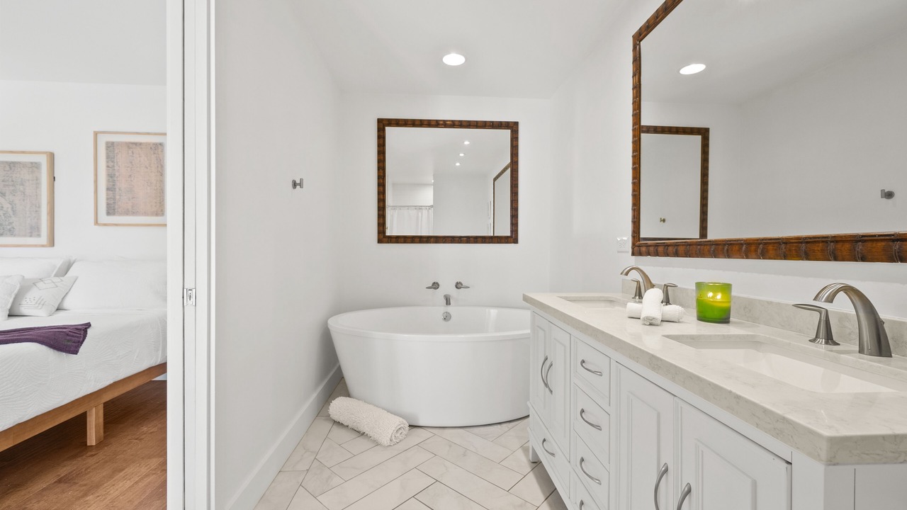 Photo of Bathroom in Ka'a'awa