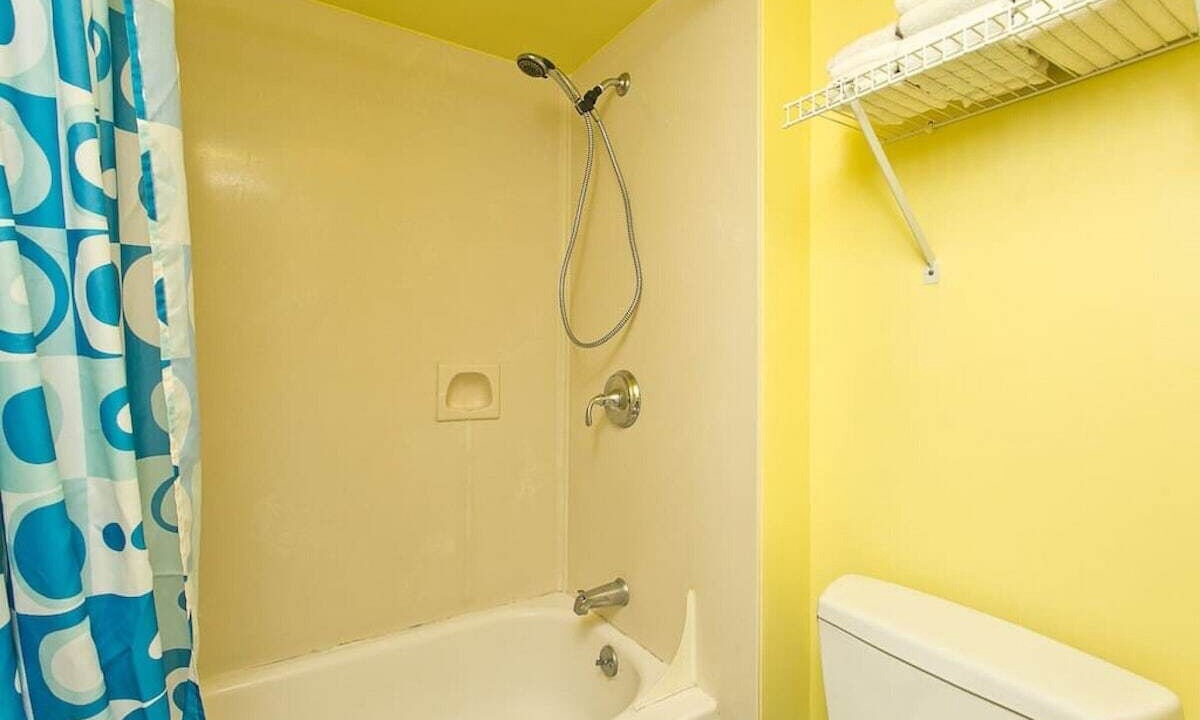 Photo of Bathroom in Diamond Head - Kapahulu - St. Louis