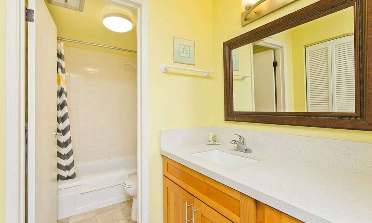 Photo of Bathroom in Diamond Head - Kapahulu - St. Louis