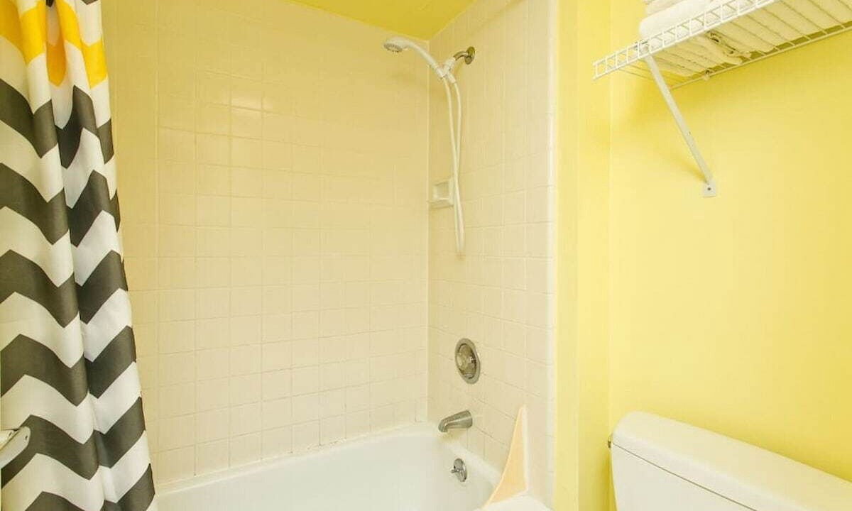 Photo of Bathroom in Diamond Head - Kapahulu - St. Louis
