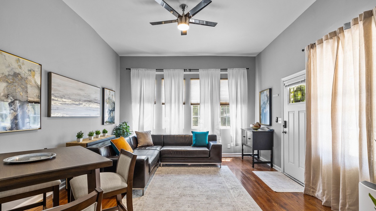Photo of Livingroom in Downtown