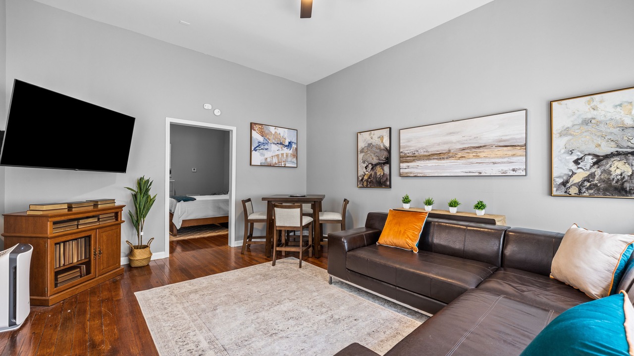 Photo of Livingroom in Downtown