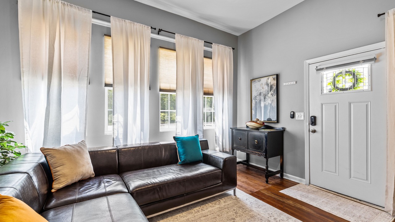 Photo of Livingroom in Downtown