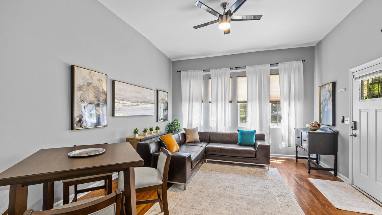 Photo of Livingroom in Downtown
