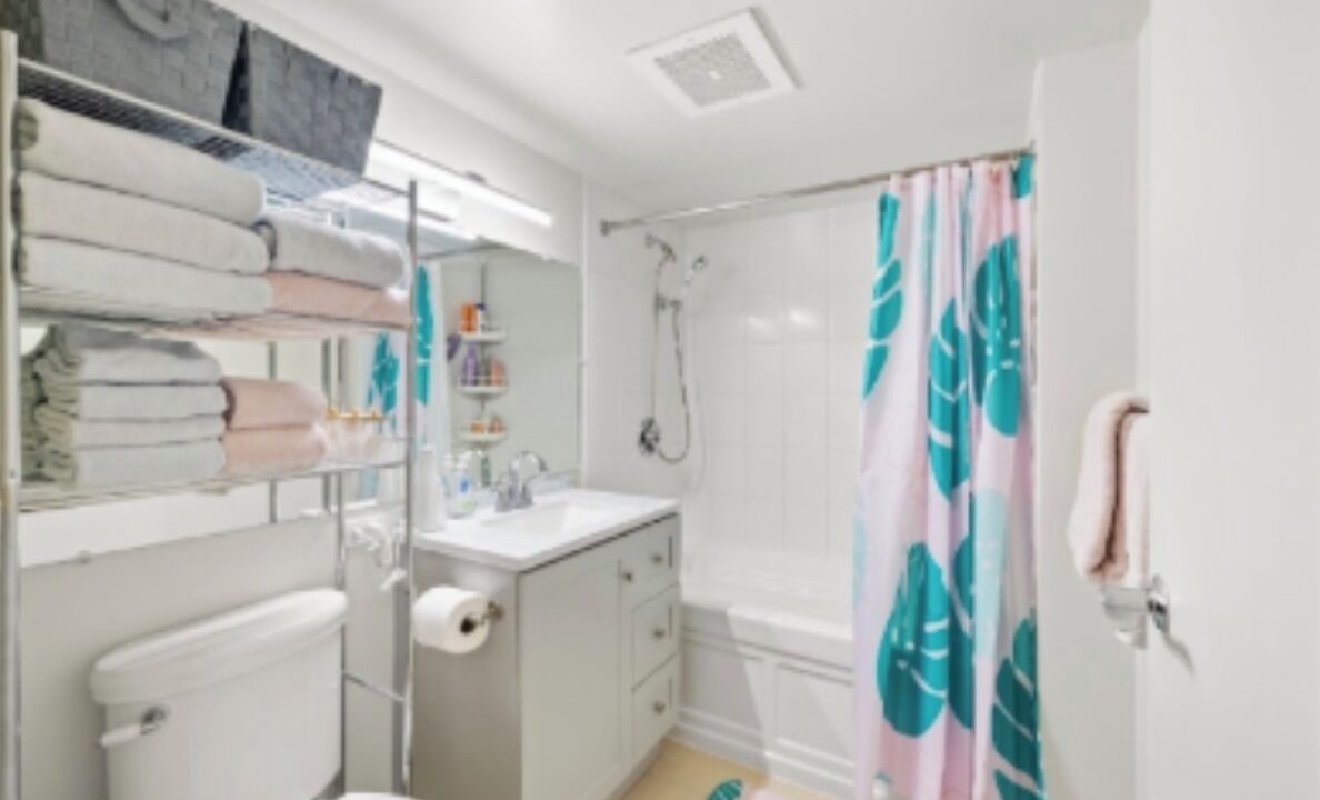 Photo of Bathroom in Ala Moana