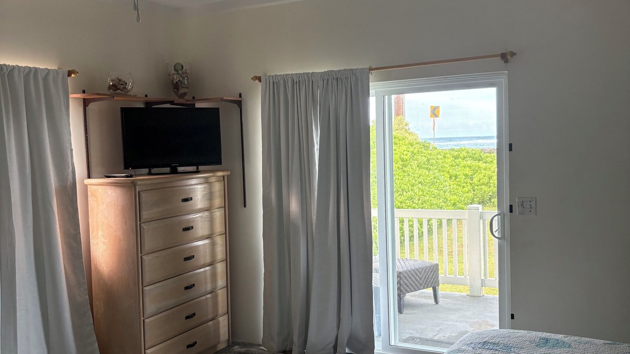 Photo of Bedroom in Ka'a'awa