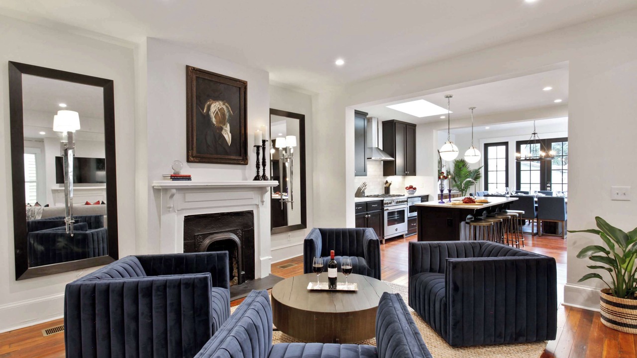 Photo of Livingroom in Savannah Victorian District