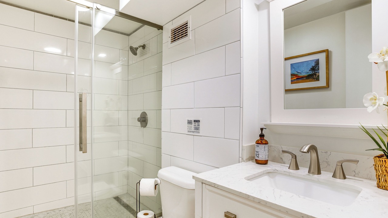 Photo of Bathroom in Punaluu