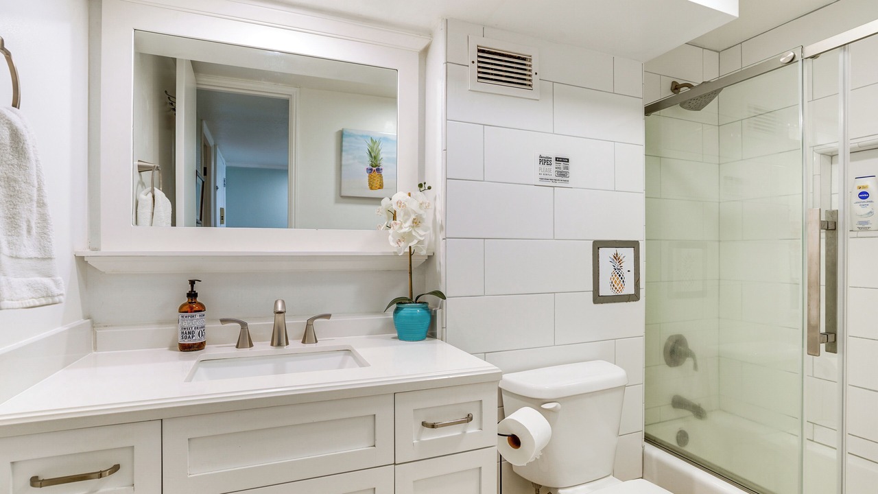 Photo of Bathroom in Punaluu
