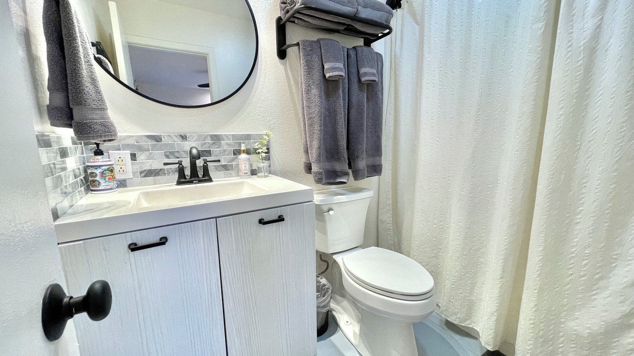 Photo of Bathroom in Haiku