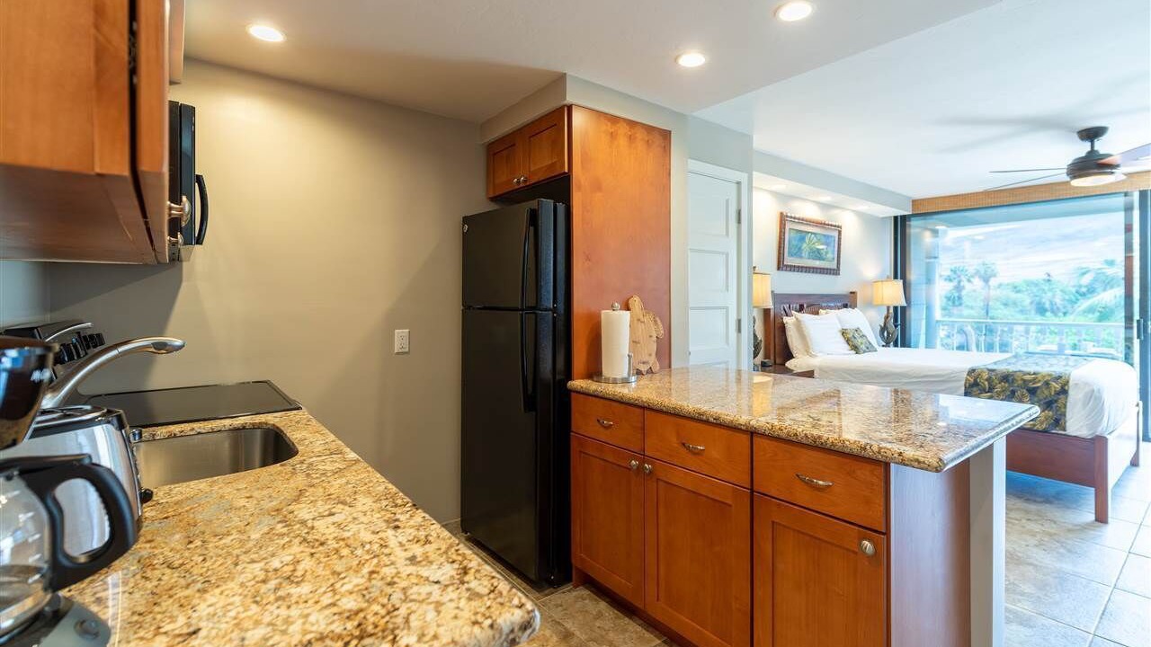 Photo of Bedroom in Historic Lahaina Front Street