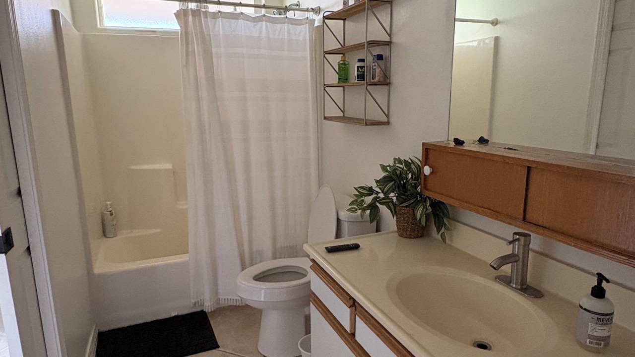 Photo of Bathroom in Kona Palisades