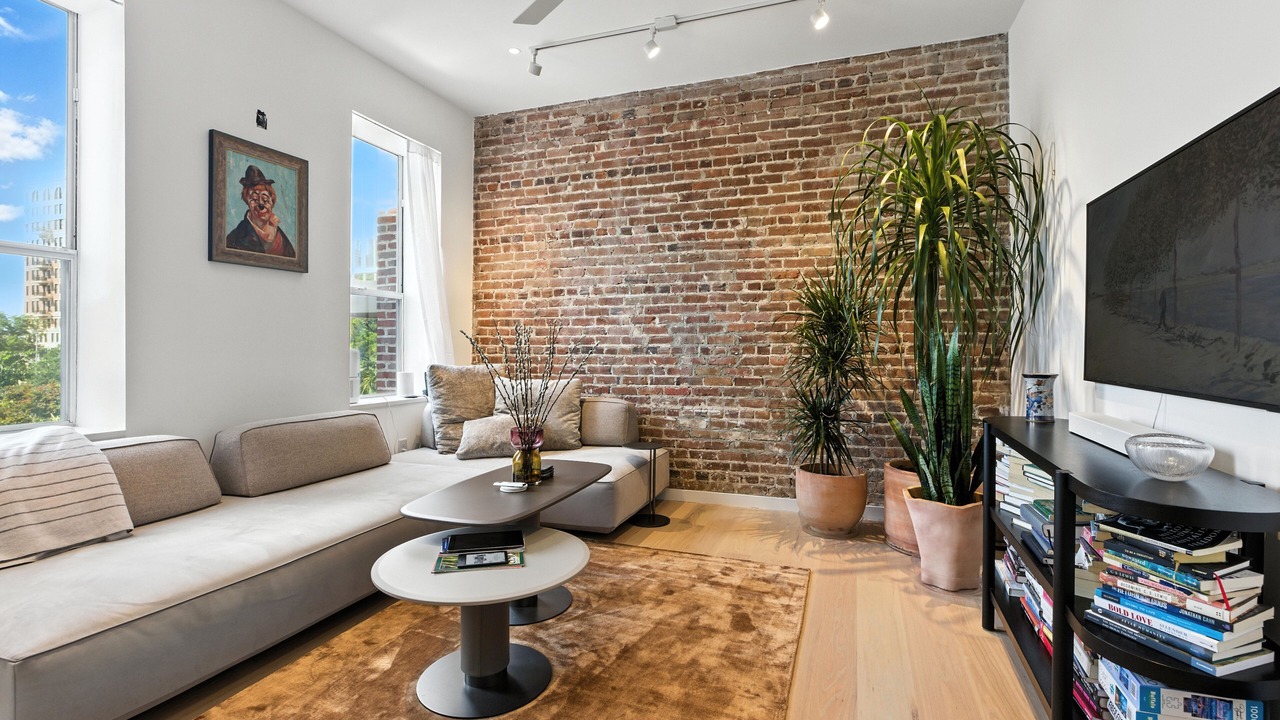 Photo of Livingroom in Harleston Village
