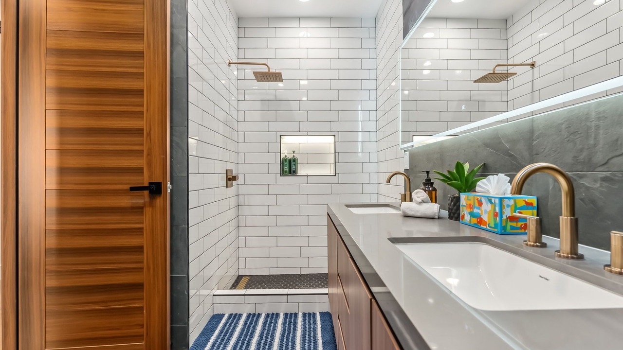 Photo of Bathroom in Makaha Valley
