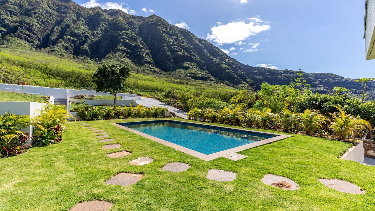 Photo of Outdoor in Makaha Valley