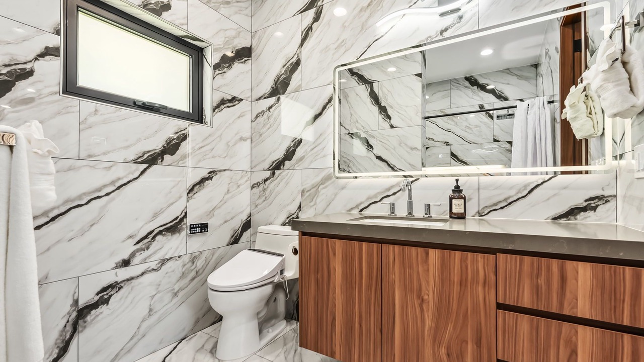 Photo of Bathroom in Makaha Valley