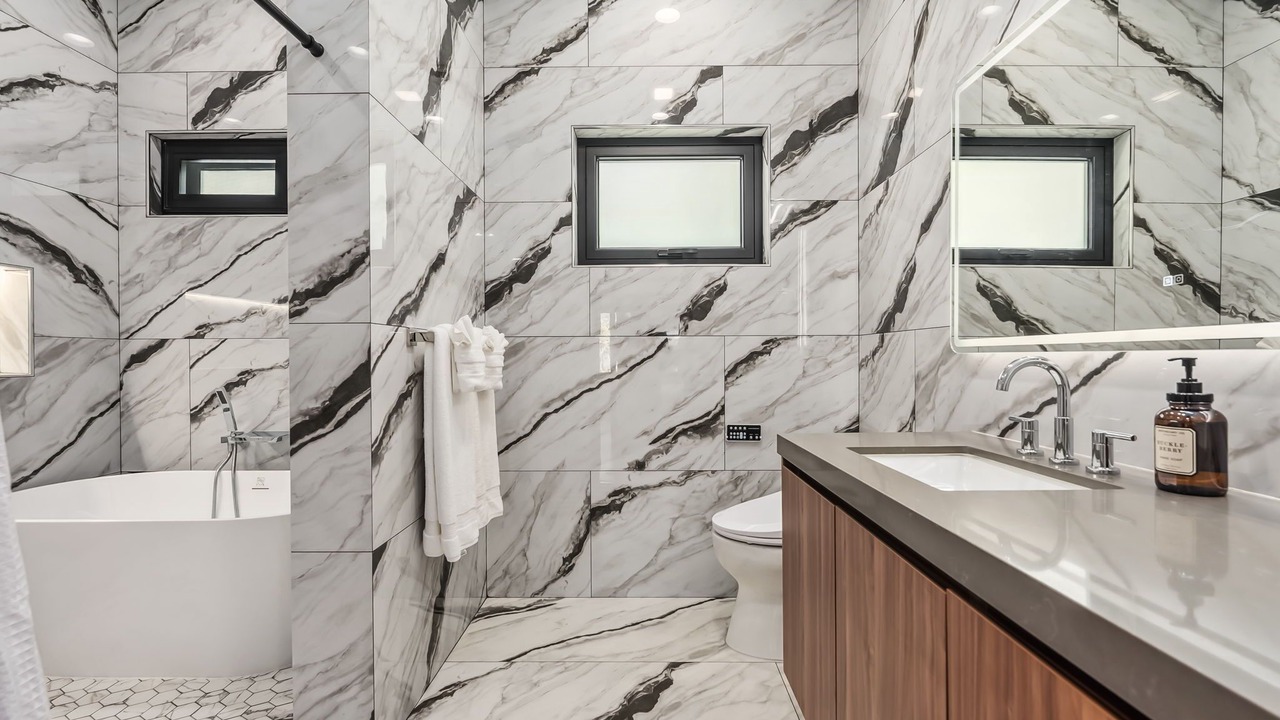 Photo of Bathroom in Makaha Valley