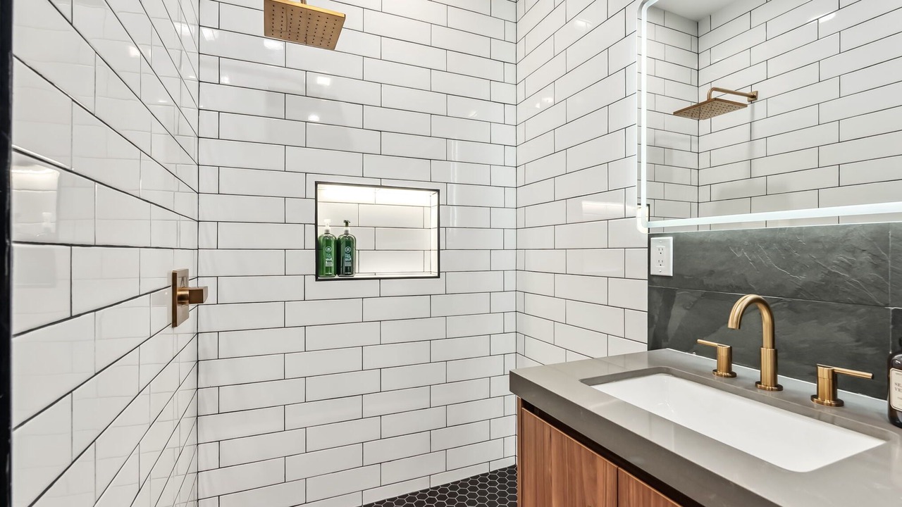 Photo of Bathroom in Makaha Valley