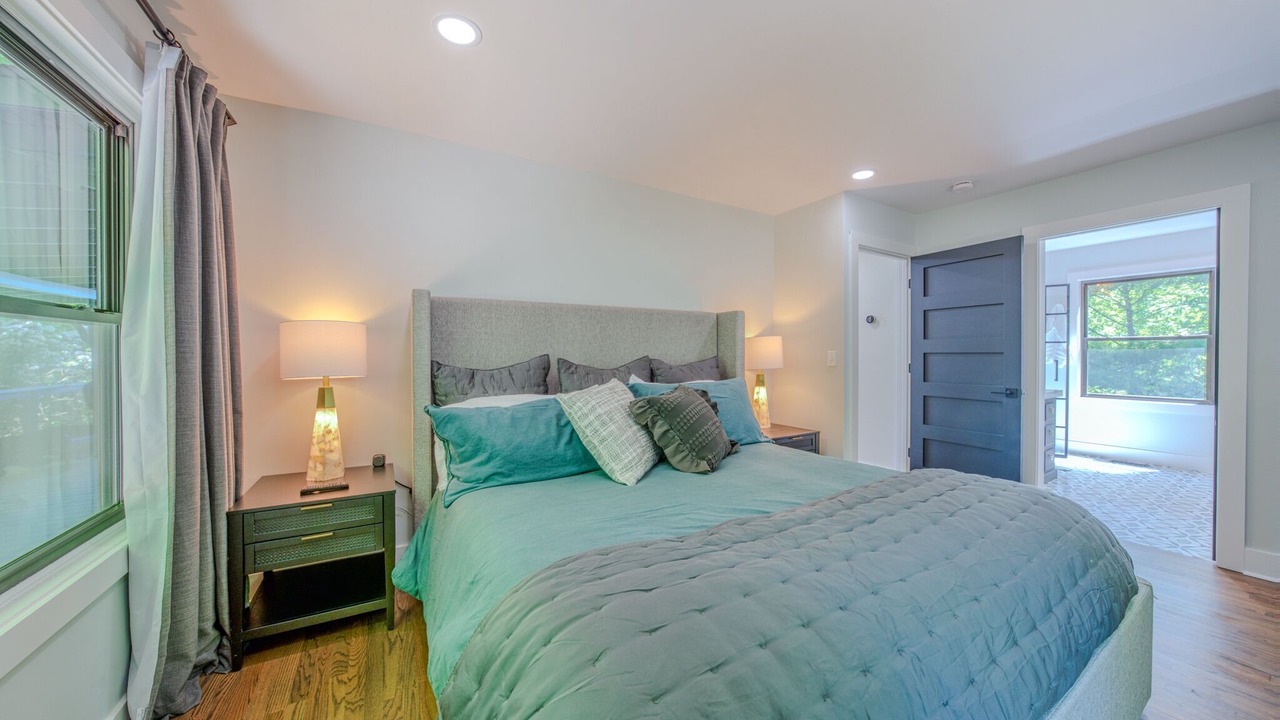 Photo of Bedroom in Hendersonville