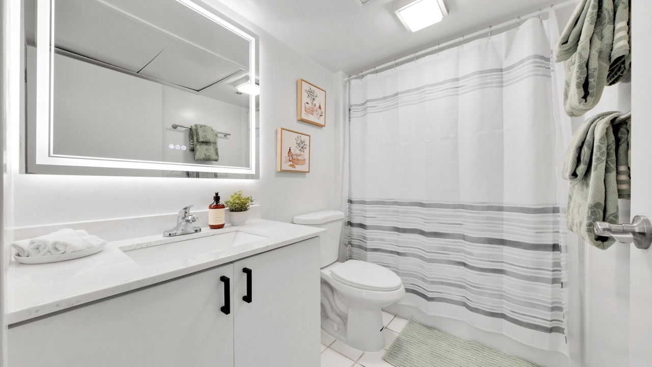 Photo of Bathroom in Downtown Honolulu