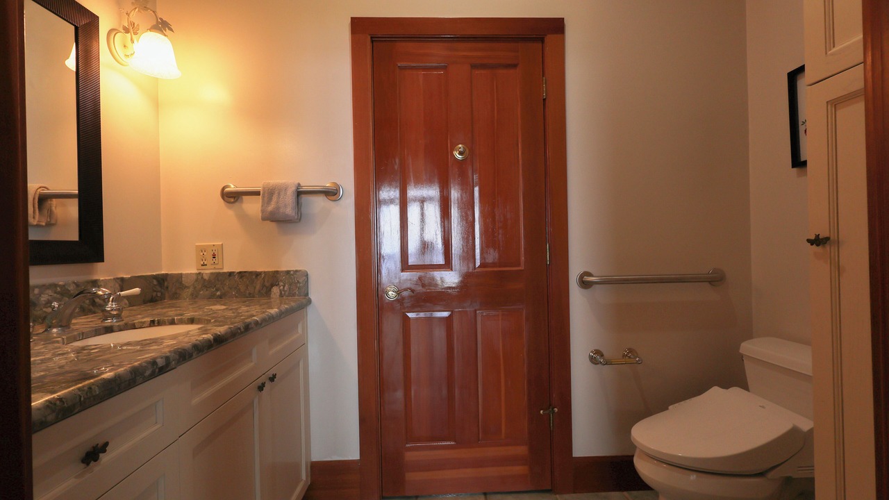 Photo of Bathroom in Holualoa