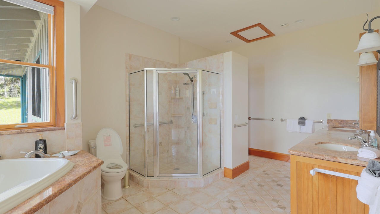 Photo of Bathroom in Holualoa